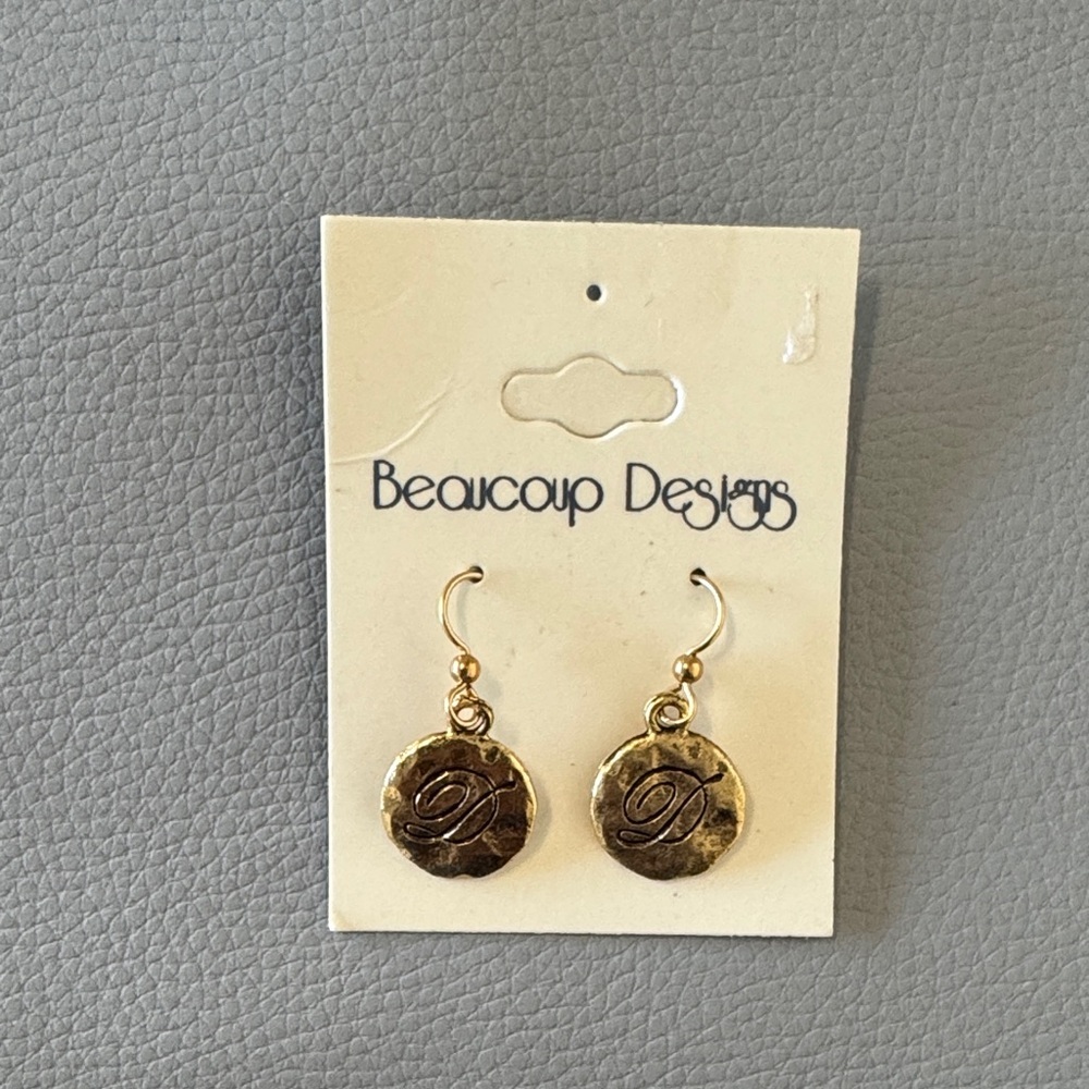 BEAUCOUP DESIGNS Gold Earrings with ‘D’